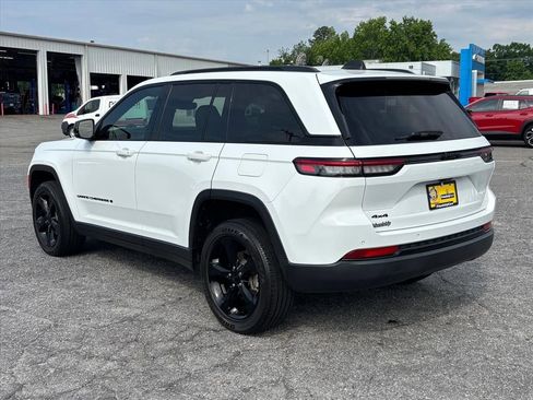 Used 2023 Jeep Grand Cherokee Altitude AWD/4WD image 24