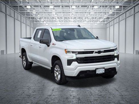 Used 2022 Chevrolet Silverado 1500 RST w/ Z71 Off-Road Package AWD/4WD image 7