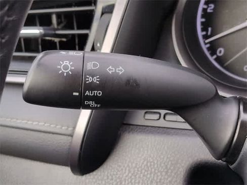 Used 2023 Toyota Camry SE image 25