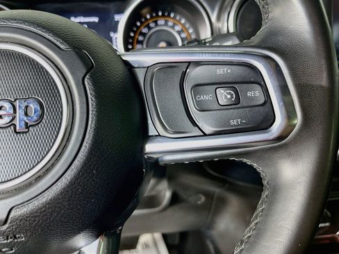 Used 2021 Jeep Wrangler Unlimited Sahara AWD/4WD image 17
