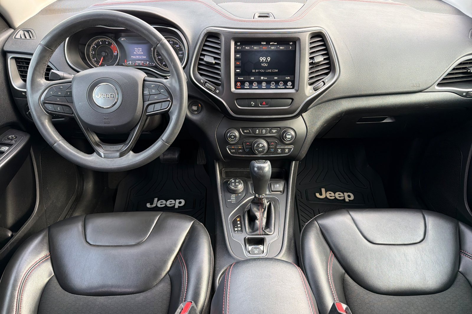 Used 2020 Jeep Cherokee Trailhawk AWD/4WD image 10
