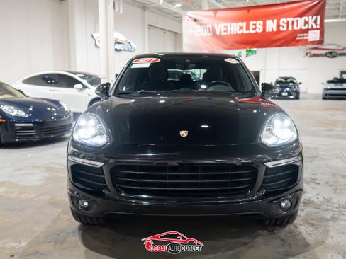 Used 2017 Porsche Cayenne Platinum Edition w/ Premium Package (PJV) image 2
