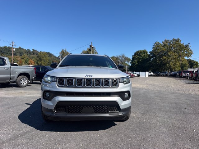 Used 2024 Jeep Compass Latitude AWD/4WD image 9