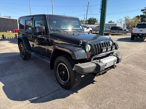 Used 2012 Jeep Wrangler Unlimited Sahara w/ Connectivity Group image 10