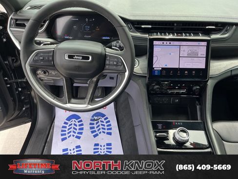Used 2024 Jeep Grand Cherokee Limited w/ Luxury Tech Group II AWD/4WD image 8