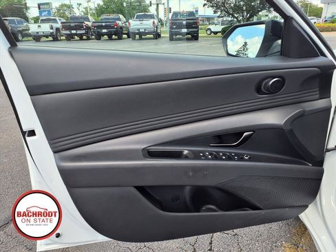 Used 2025 Hyundai Elantra Sport FWD image 12
