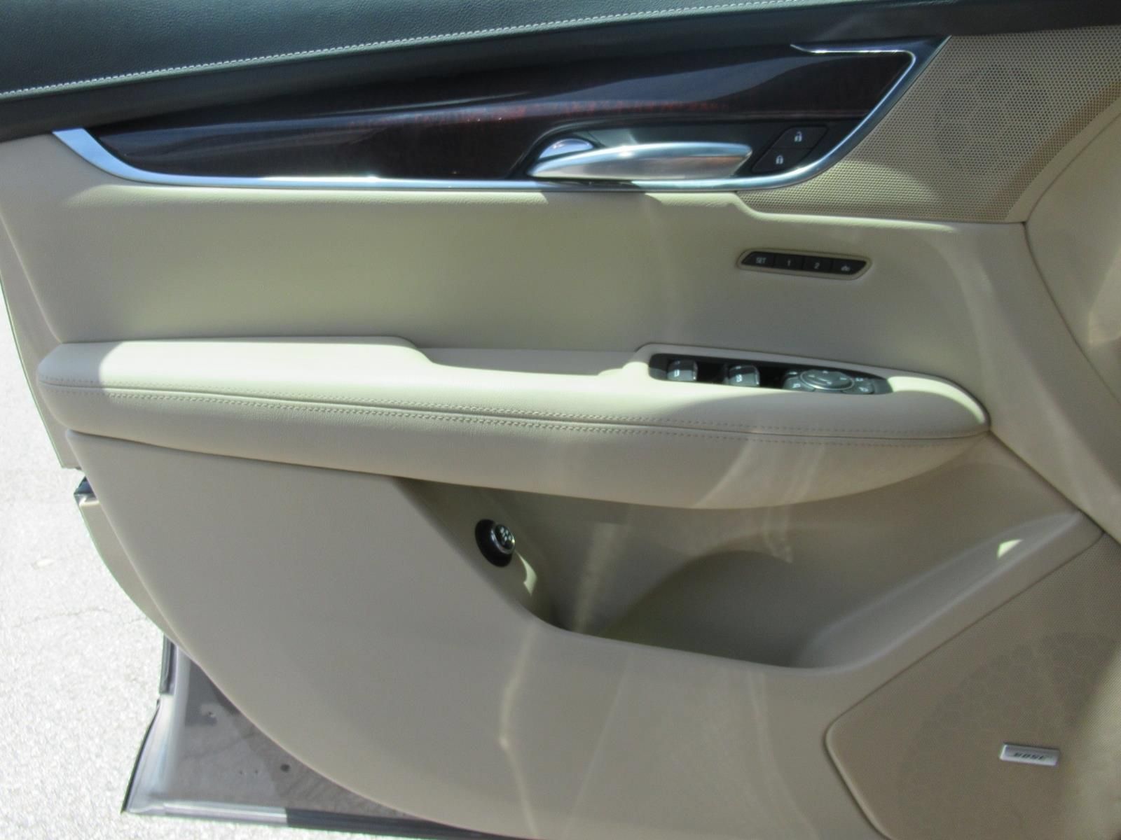 Used 2018 Cadillac XT5 Premium Luxury w/ Driver Assist Package AWD/4WD image 20