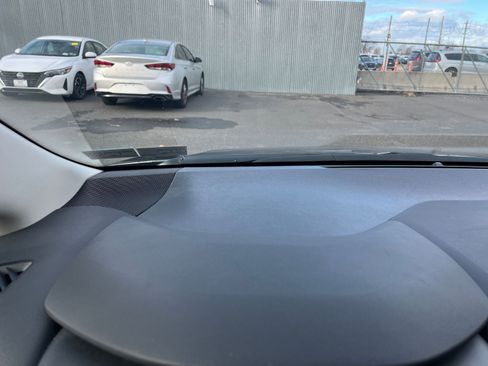 Used 2025 Toyota Corolla LE image 33