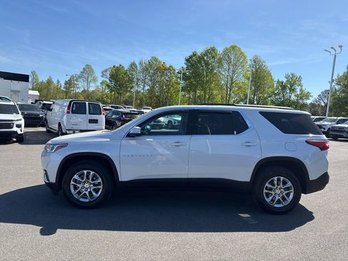 Used 2021 Chevrolet Traverse LT image 2