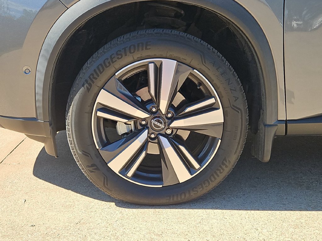 Used 2023 Nissan Rogue SL w/ SL Premium Package FWD image 11