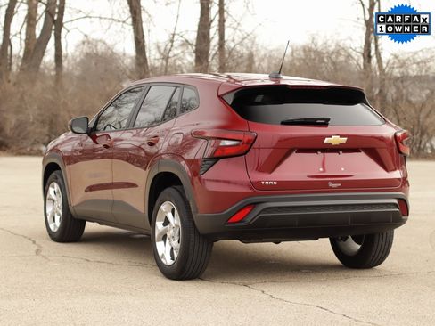 Used 2024 Chevrolet Trax LS w/ LS Convenience Package image 5