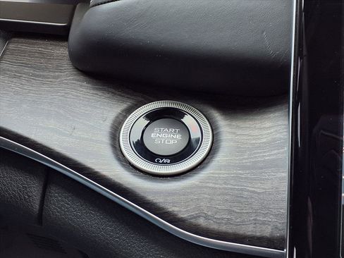 Used 2022 Jeep Grand Cherokee Overland w/ Luxury Tech Group IV image 12