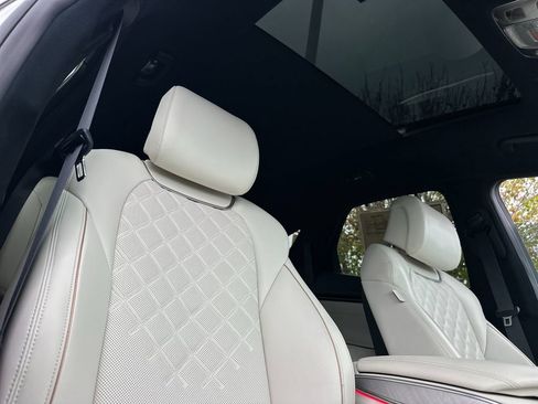 Used 2025 Genesis Electrified GV70 Advanced w/ Prestige Package image 17