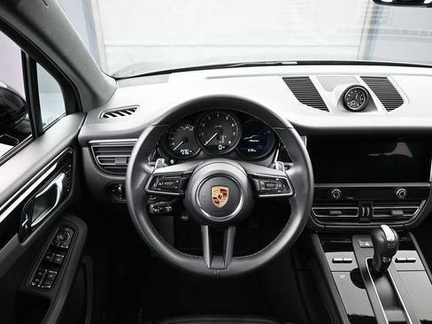 Certified 2023 Porsche Macan Turbo image 18