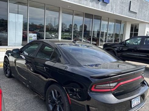 Used 2019 Dodge Charger GT w/ Blacktop Package image 7
