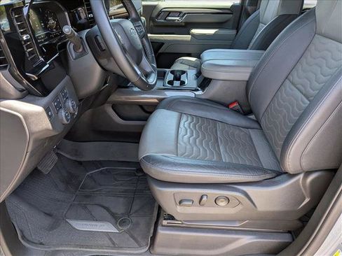 Used 2025 Chevrolet Silverado 2500 ZR2 AWD/4WD image 16