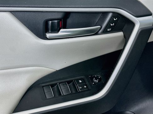 Used 2019 Toyota RAV4 XLE Premium w/ Cold Weather Package FWD image 15