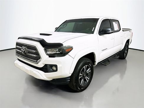 Used 2017 Toyota Tacoma TRD Sport w/ Tow Package image 3