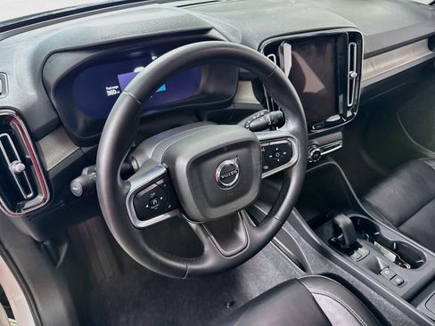 Used 2024 Volvo XC40 B5 Core w/ Climate Package AWD/4WD image 13