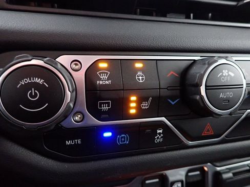 New 2024 Jeep Wrangler Unlimited Sahara w/ Technology Group AWD/4WD image 5