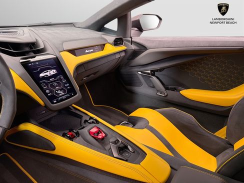 Used 2025 Lamborghini Revuelto AWD/4WD image 15