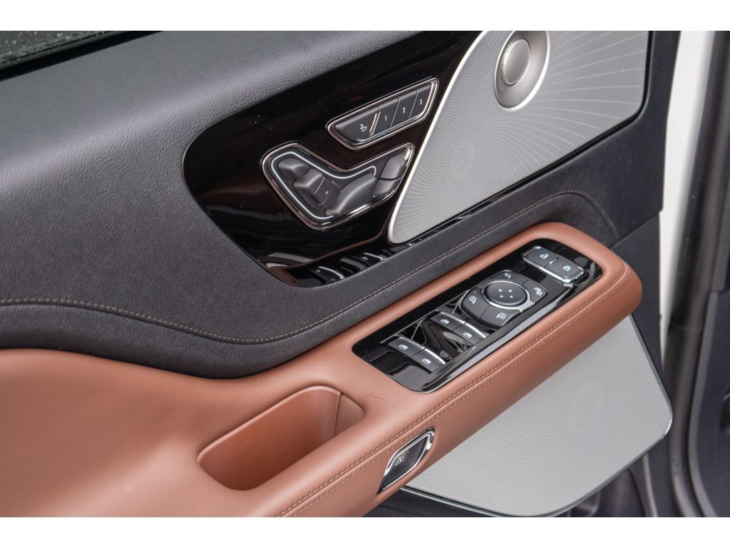 Used 2025 Lincoln Aviator Reserve w/ Equipment Group 201A AWD/4WD image 20