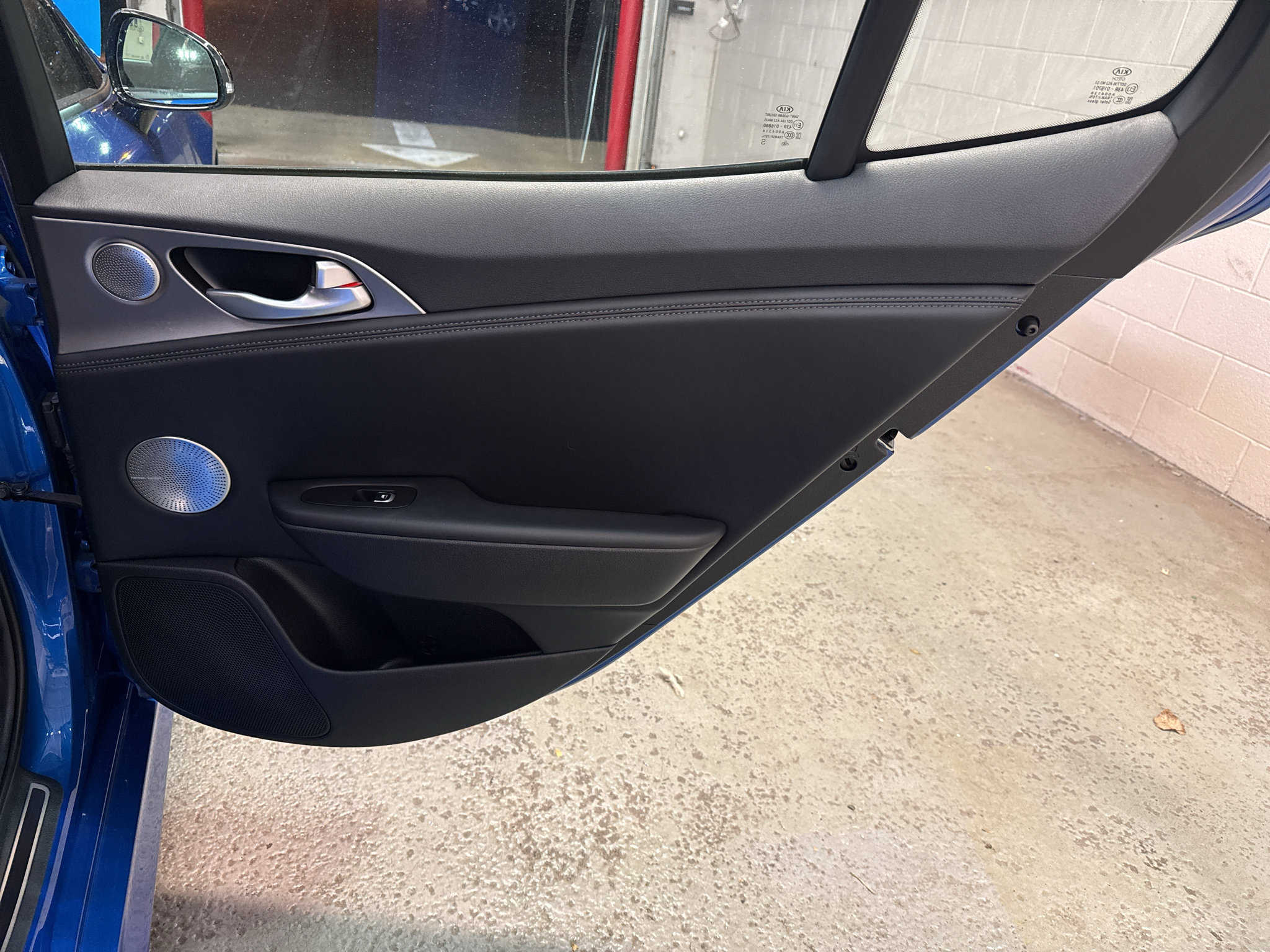 Used 2018 Kia Stinger GT1 AWD/4WD image 27
