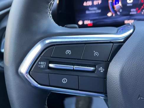 Used 2025 Chevrolet Traverse LT image 31