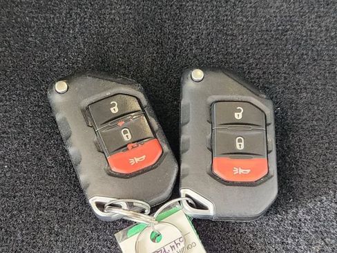 Used 2019 Jeep Wrangler Unlimited Sahara w/ Safety Group AWD/4WD image 34