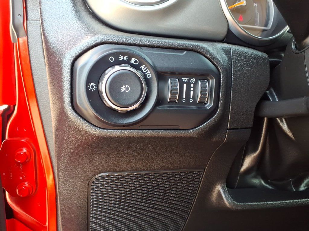 Used 2022 Jeep Wrangler Unlimited Sahara w/ Cold Weather Group AWD/4WD image 13