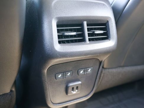 Used 2022 Chevrolet Equinox Premier image 40