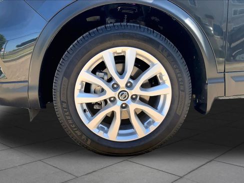 Used 2020 Nissan Rogue Sport SV FWD image 11