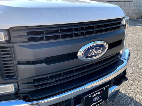 Used 2019 Ford F250 XL w/ Power Equipment Group AWD/4WD image 29