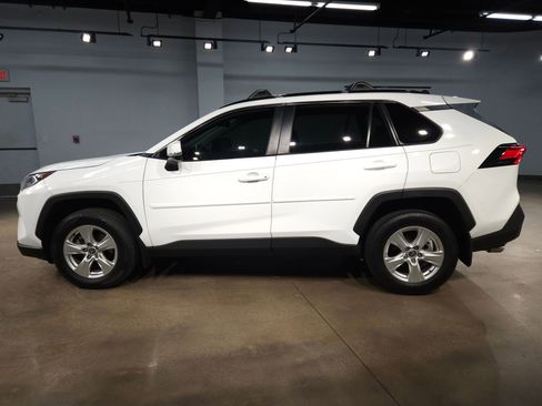 Used 2021 Toyota RAV4 XLE w/ Convenience Package image 4