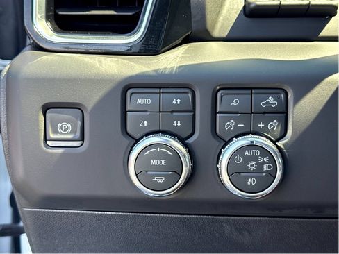 Used 2026 GMC Sierra 2500 Denali Ultimate AWD/4WD image 12