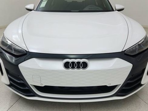 Used 2024 Audi e-tron GT Prestige w/ Prestige Package image 8