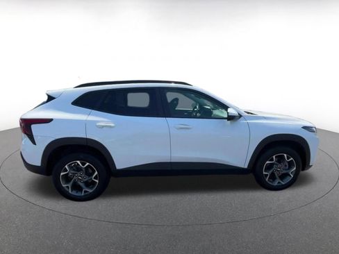 Used 2025 Chevrolet Trax LT FWD image 16