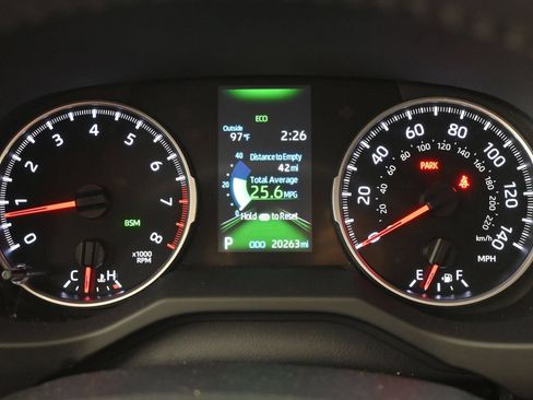 Used 2022 Toyota RAV4 XLE Premium FWD image 20