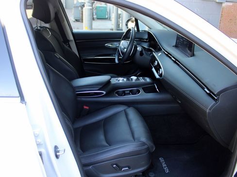 Used 2025 Genesis GV70 2.5T AWD/4WD image 14