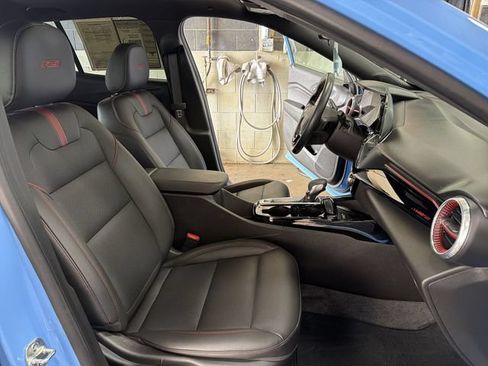 Used 2024 Chevrolet Trax RS w/ Sunroof Package FWD image 26