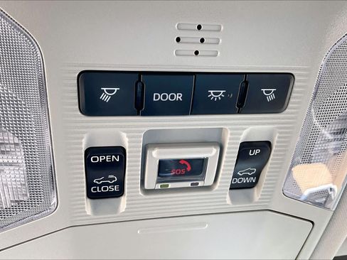 Used 2024 Toyota RAV4 XLE Premium FWD image 33