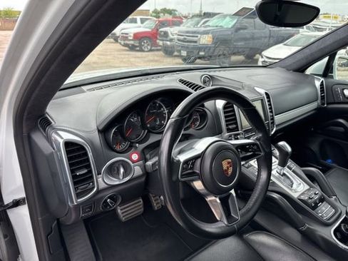 Used 2015 Porsche Cayenne Turbo image 11