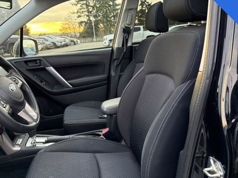 Used 2017 Subaru Forester 2.5i Premium w/ All-Weather Package image 10