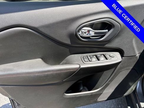 Used 2019 Jeep Cherokee Trailhawk w/ Comfort/Convenience Group AWD/4WD image 10
