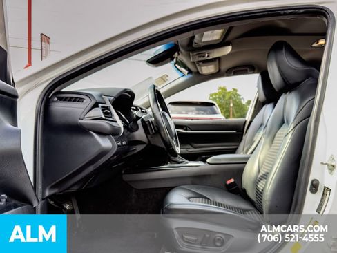 Used 2020 Toyota Camry SE FWD image 12