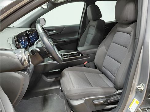 Used 2026 Chevrolet Equinox LT AWD/4WD image 3