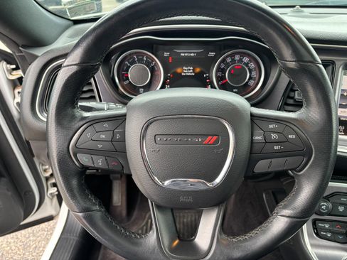 Used 2016 Dodge Challenger R/T image 17