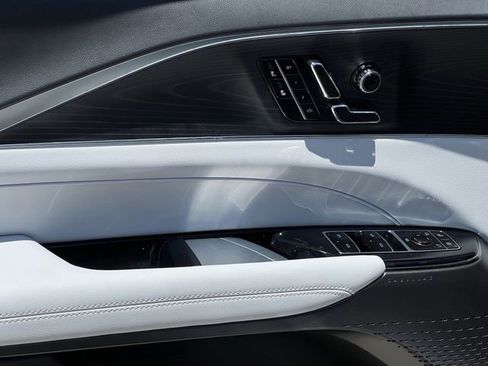 New 2025 Cadillac Lyriq Luxury image 22