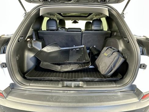 Used 2020 Jeep Cherokee Latitude Plus image 26