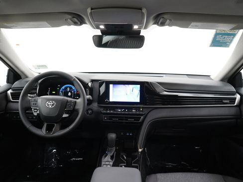Used 2025 Toyota Camry LE w/ Convenience Package FWD image 13